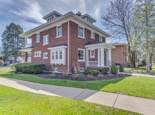 6 S Wright St, Naperville, IL