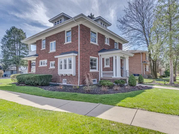 6 S Wright St, Naperville, IL 60540