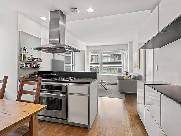 3rd image of 4427 Purves St APT 14C