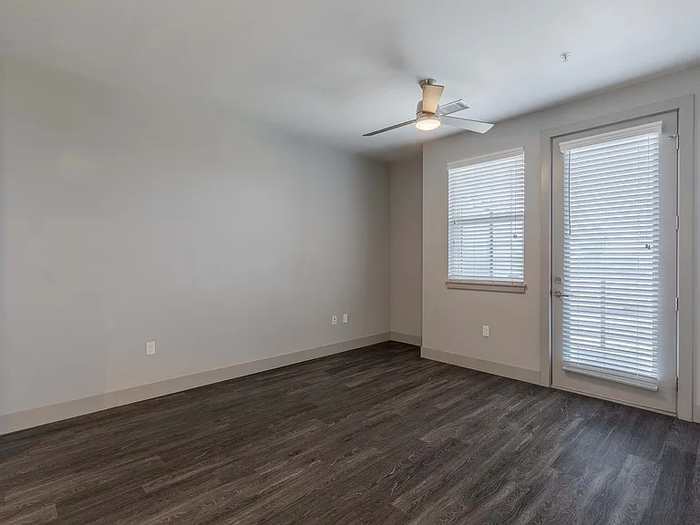 Encore Evans Station Apartments — Photo 31