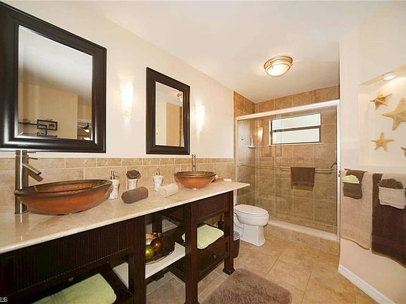 4th image of 503 SW 51st Ter