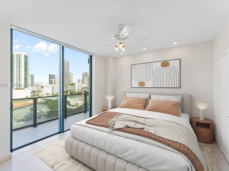 88 SW 7th St #712 — Photo 4