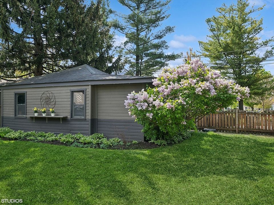 2nd image of 1927 Henley St