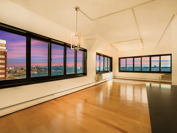 10 Bay Street Landing image 12 of 30