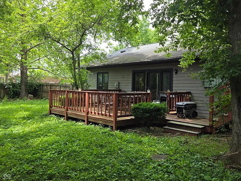 945 Fox Hill Dr — Photo 4