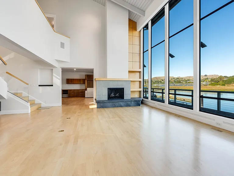 363 E Strawberry Dr — Photo 11