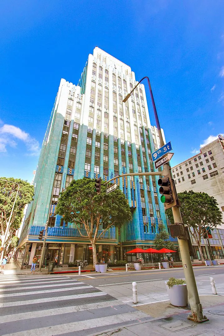Building Photo - 849 S Broadway #606