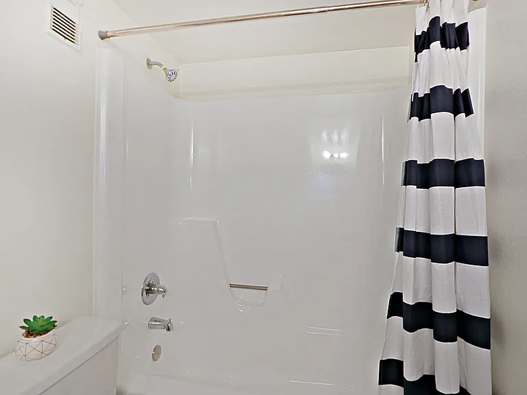 Southern Manor — Photo 10