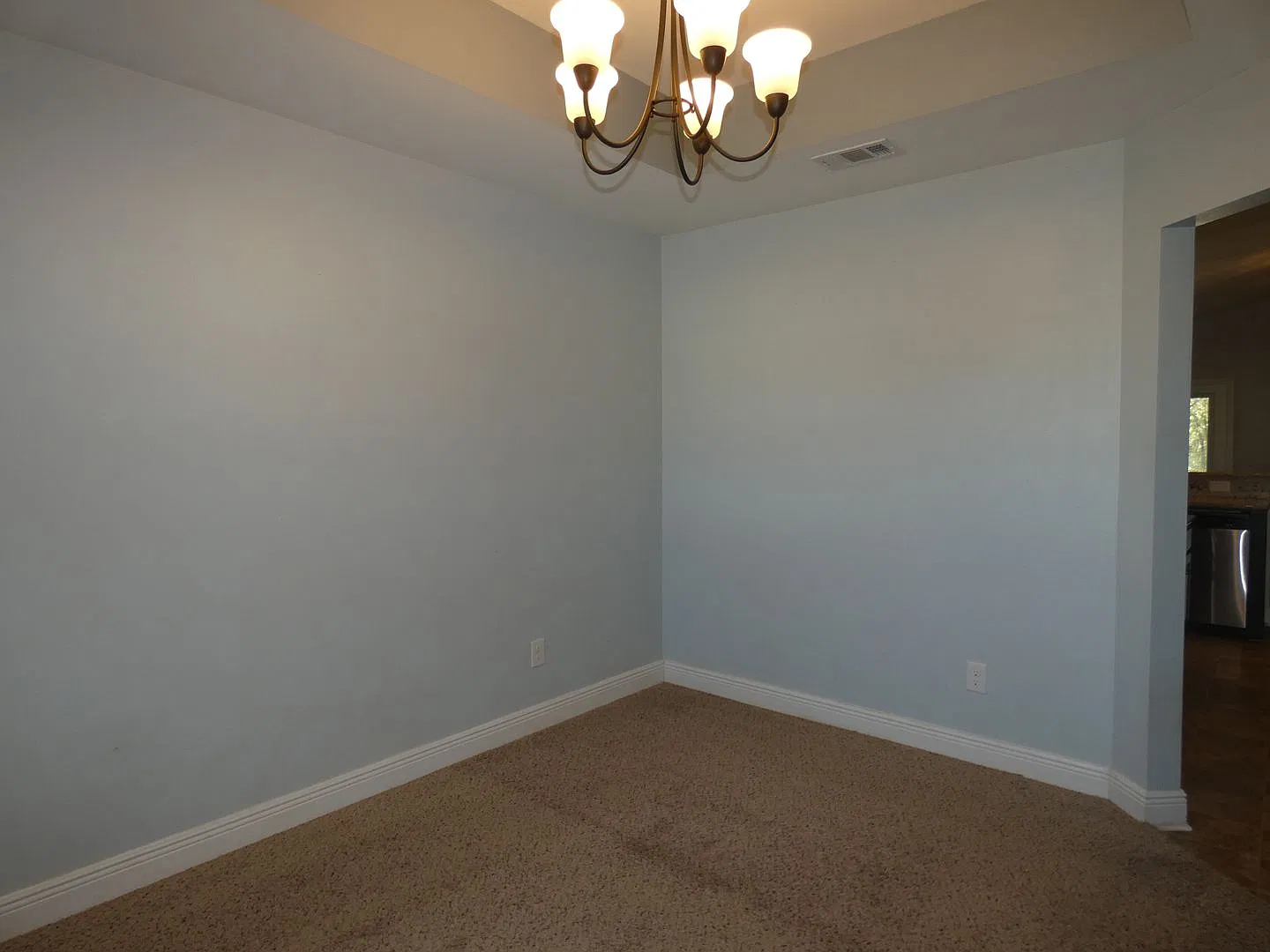 Charming 3-Bedroom Home - Avalon Estates — Photo 4