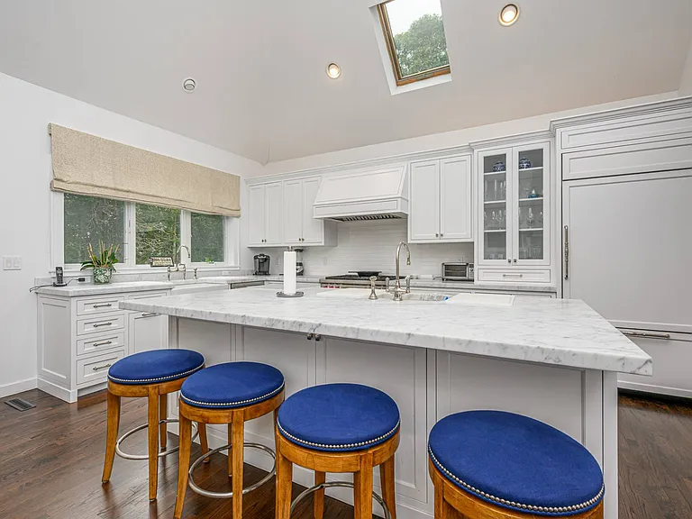 144 Middle Pond Rd — Photo 7
