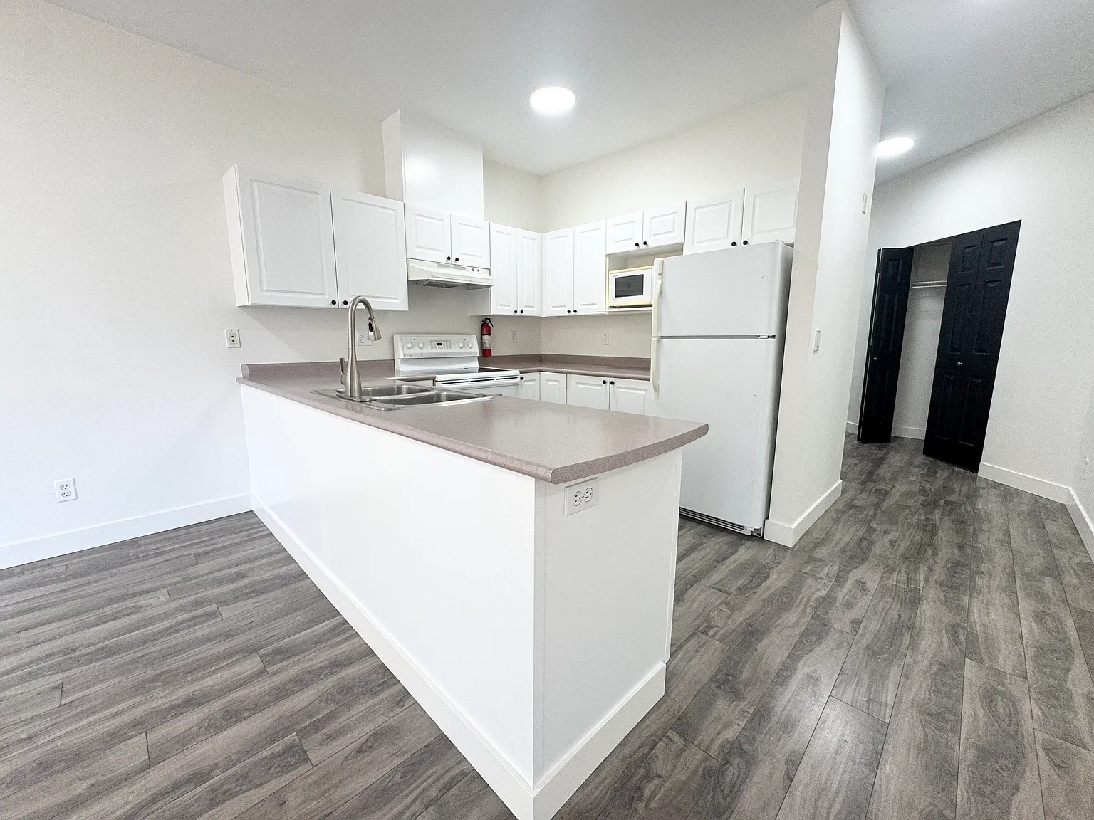 2 bed, 1175 sqft, $2,900 — Photo 2