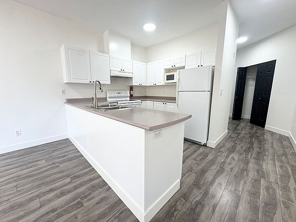 2nd image of 2109 Rowland St #3