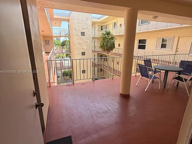 1747 Rodman St #305 — Photo 10
