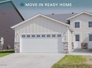 1712 Tobi Ln, Grand Forks, ND 58201
