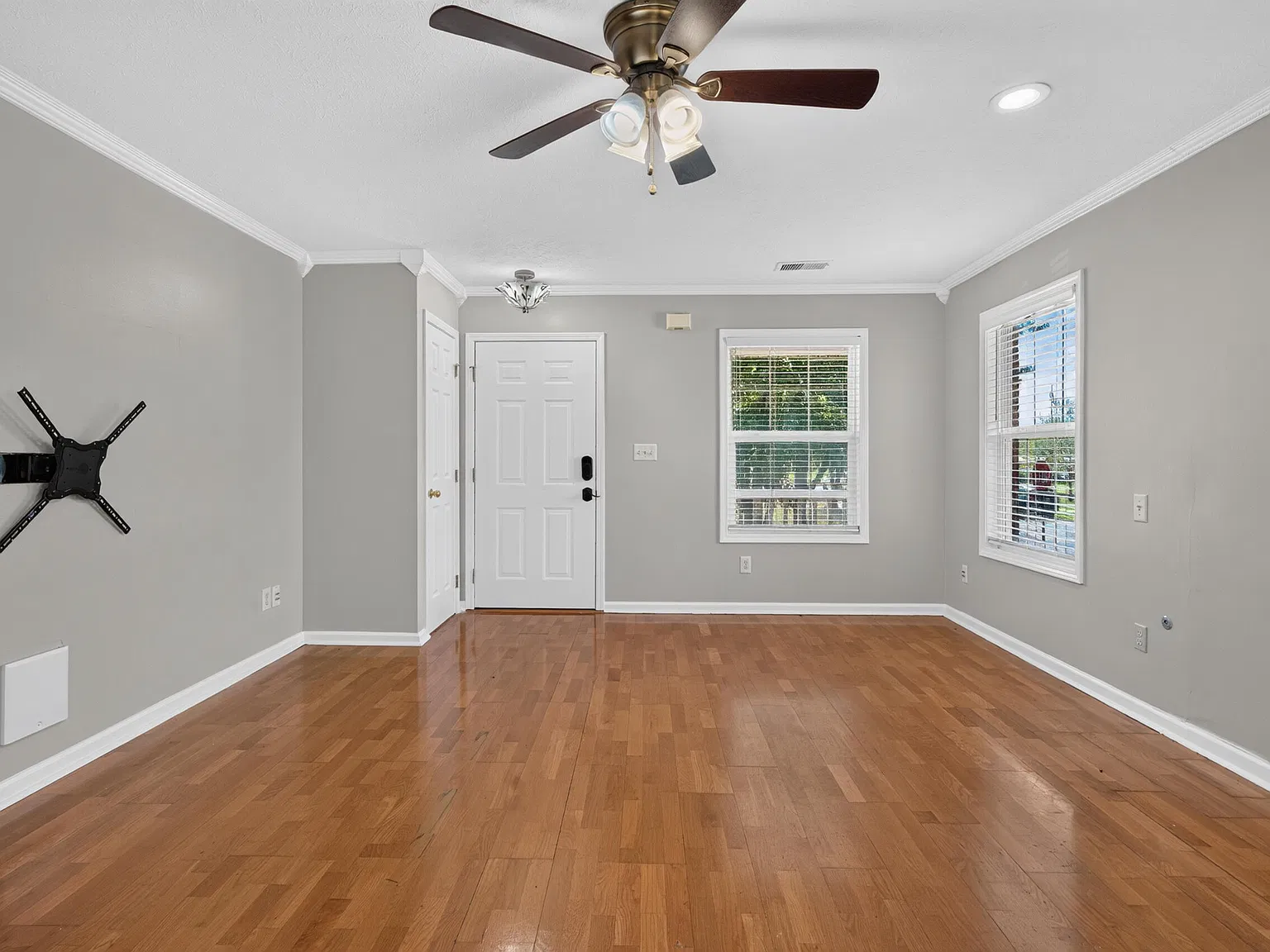 3 bed, 2.5 bath, 1915 sqft, $2,650 — Photo 4