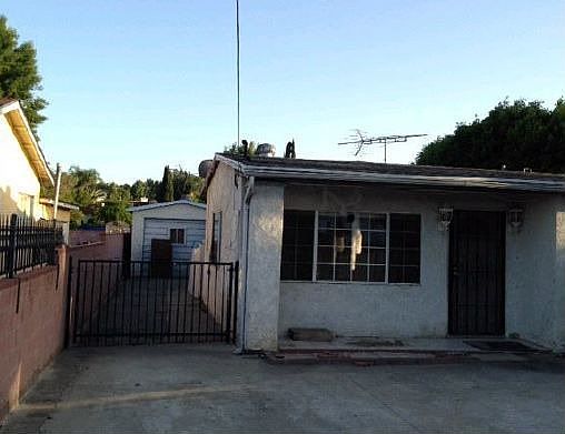 2nd image of 19844 Roscoe Blvd