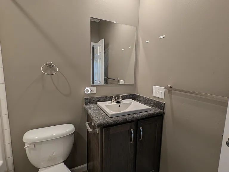 Single sink with mirror