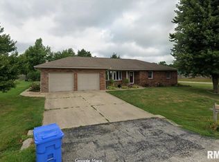 801 S Cottonwood St, Virginia, IL 62691