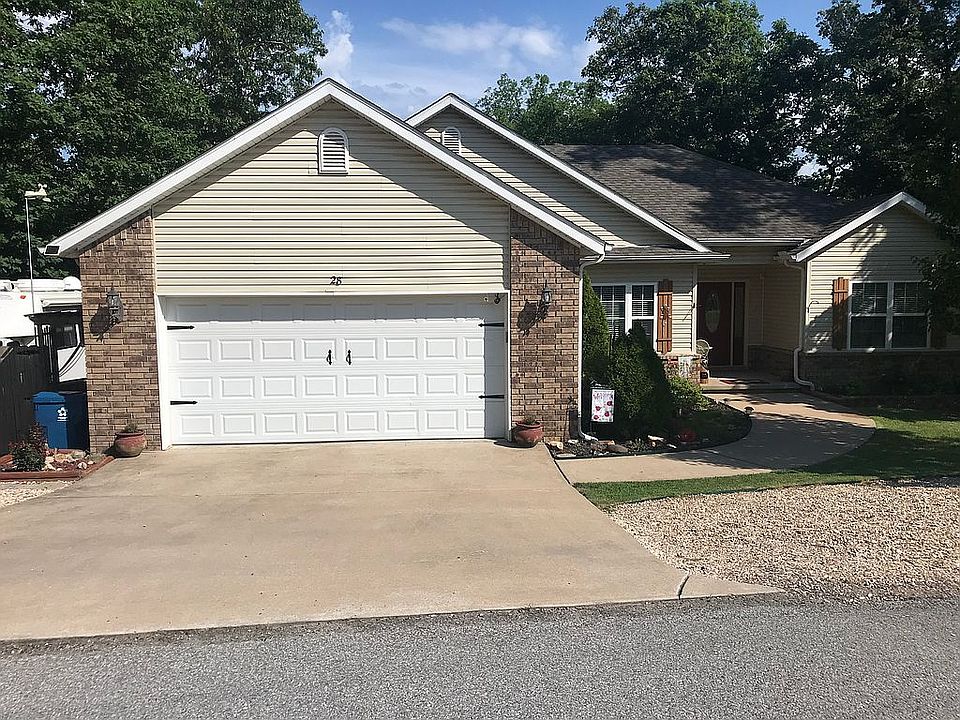 1st image of 28 Kendal Dr