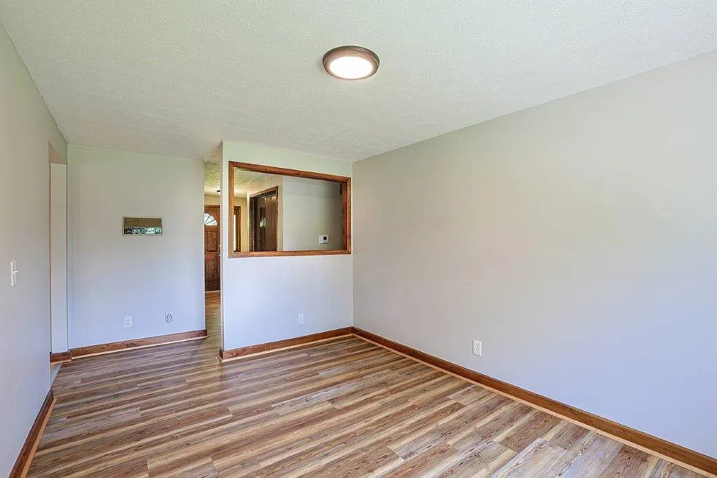 8047 Bethany Road - 1 — Photo 4