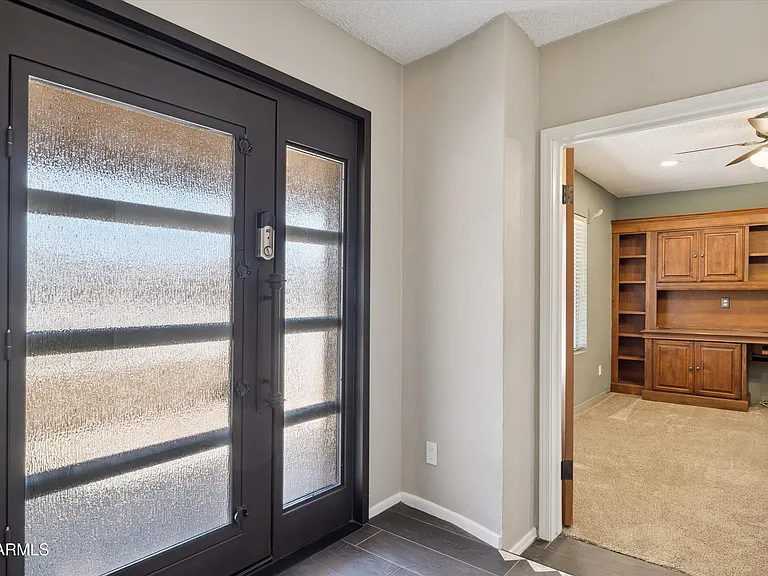 3526 E Sahuaro Dr — Photo 2