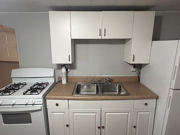 2nd image of 222 Honey Pot St