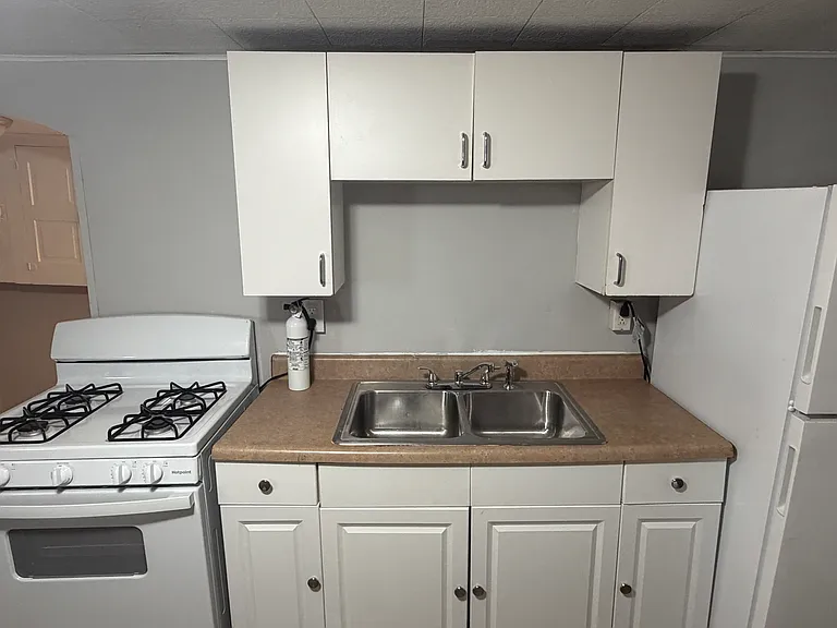 222 Honey Pot St — Photo 2
