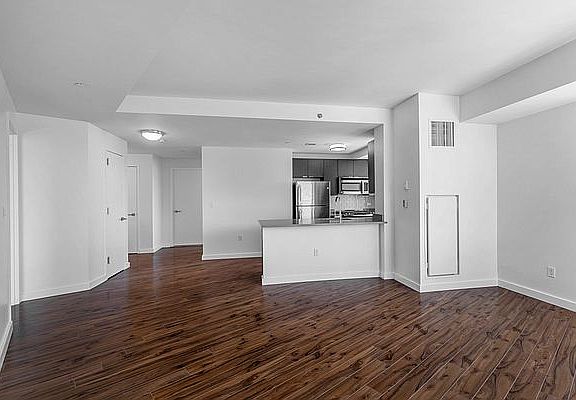 3rd image of 7 Dekalb Ave APT 8S
