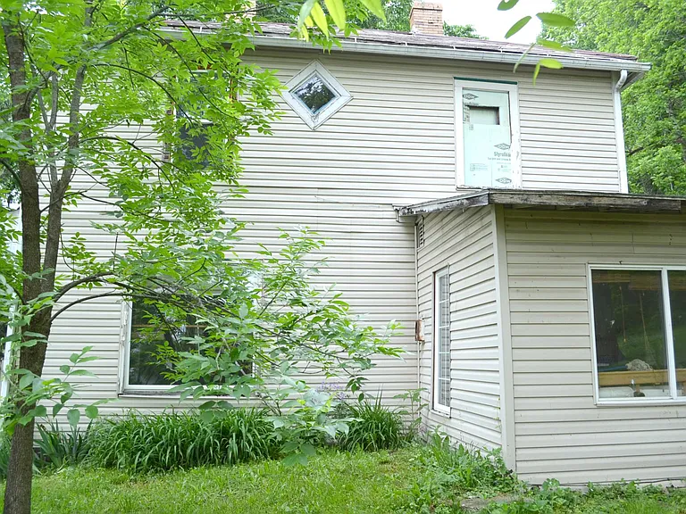 1374 E Canal St — Photo 40