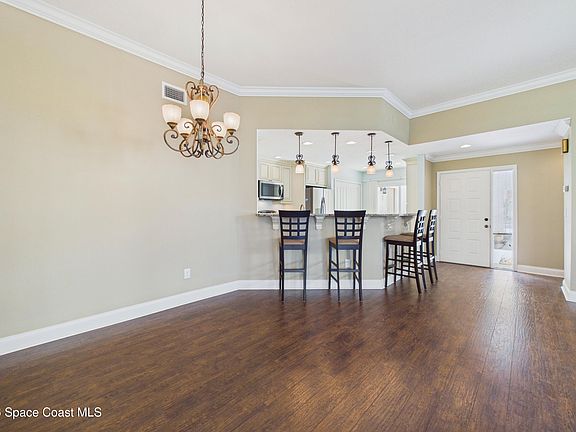 5th image of 745 Green Valley Ln