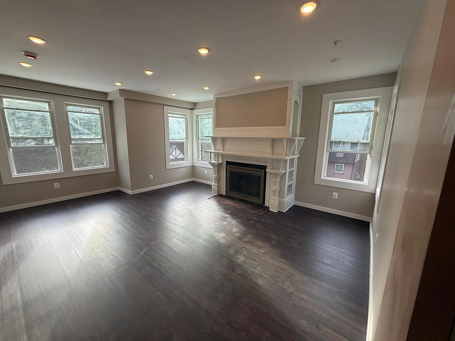 3 bed, 1200 sqft, $2,950 — Photo 4