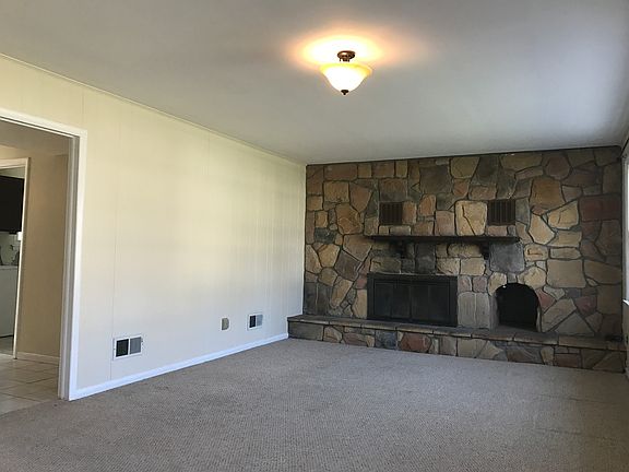 3rd image of 10 Sturbridge Dr