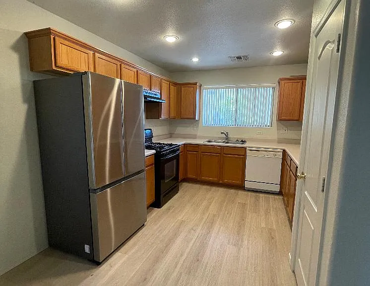 2472 S Marble St — Photo 2