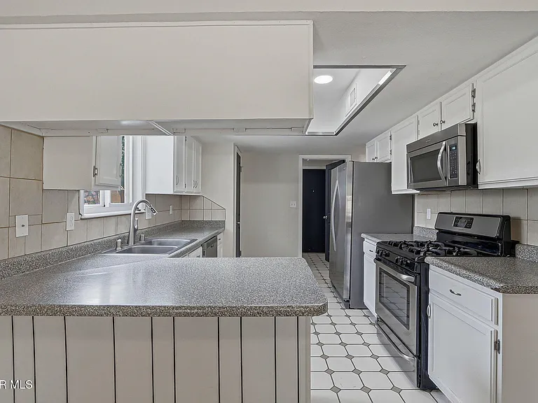 604 La Chapa Ave — Photo 9