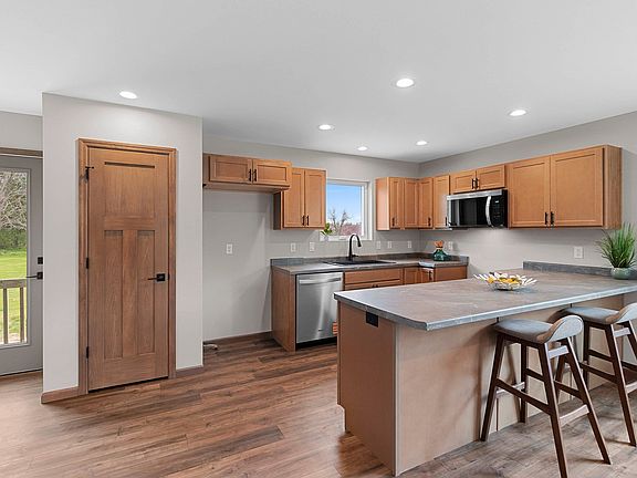 2nd image of 1801 Southland Ln