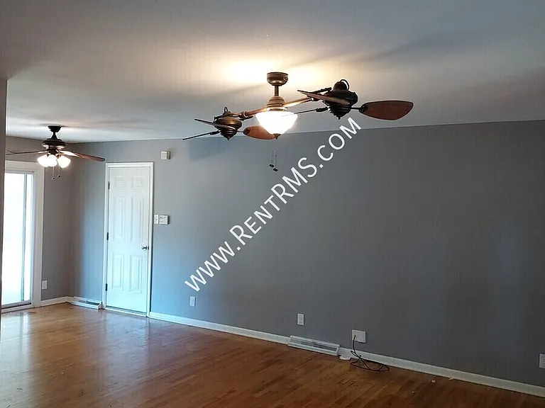 5317 SW 24th St — Photo 3