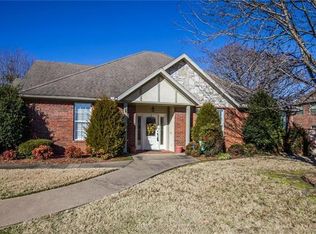 1 NE Dawn Hills Dr, Bentonville, AR 72712