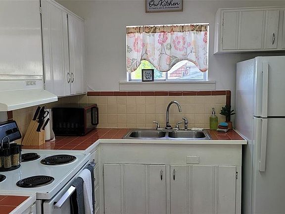 3rd image of 3802 Dexter Ave