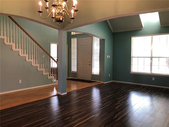 3rd image of 3829 Cochran Dr
