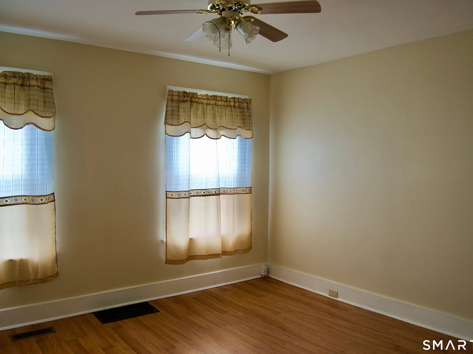 2 bed, 1.0 bath, 2188 sqft, $1,800 — Photo 3