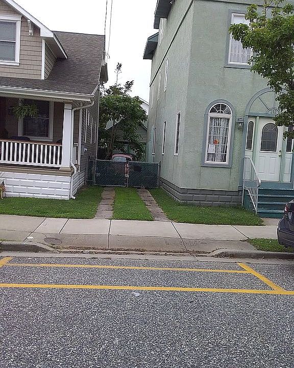 2nd image of 212 W Maple Ave