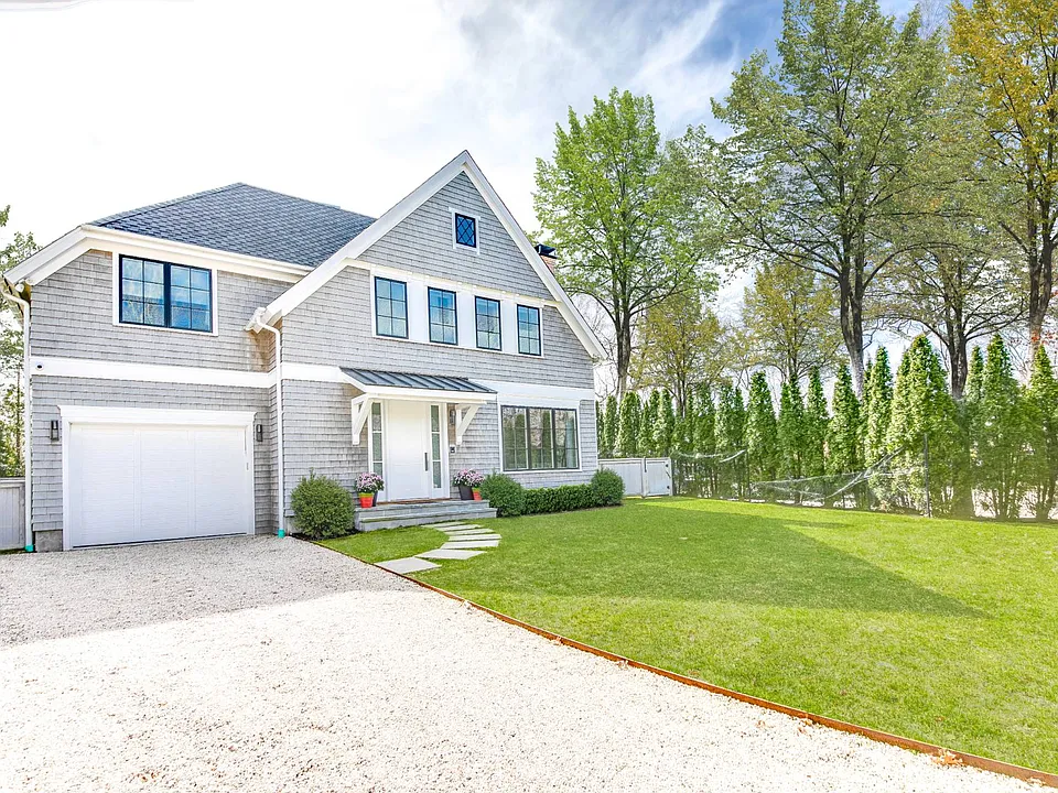 10 Hillside Dr E