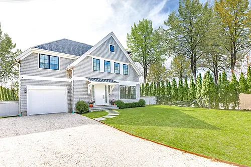 10 Hillside Dr E Photo 1