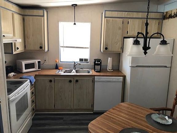 5th image of 2701 34th St N #142