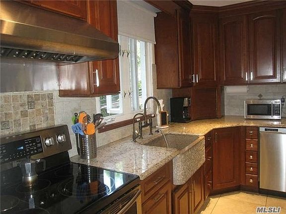 3rd image of 142 Greenwood Dr