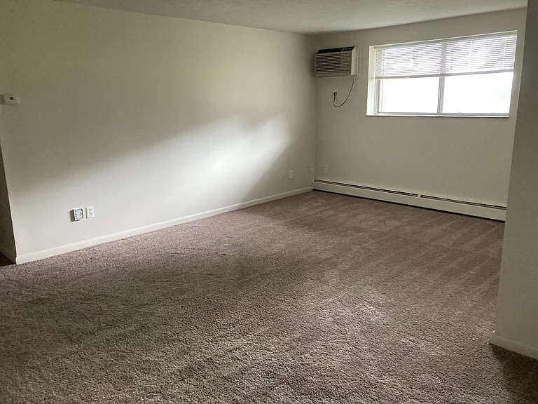 Kingston Place Apartments — Photo 37