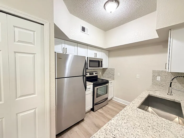 13015 Plantation Park Cir — Photo 5