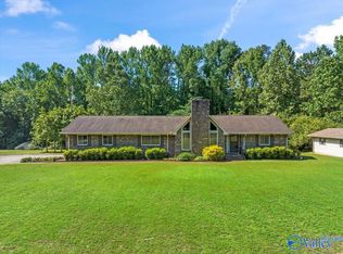 166 Wolf Creek Dr, Albertville, AL 35951