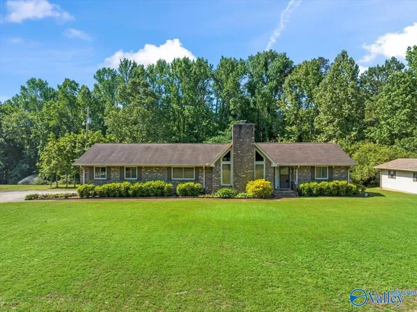 166 Wolf Creek Dr, Albertville, AL 35951