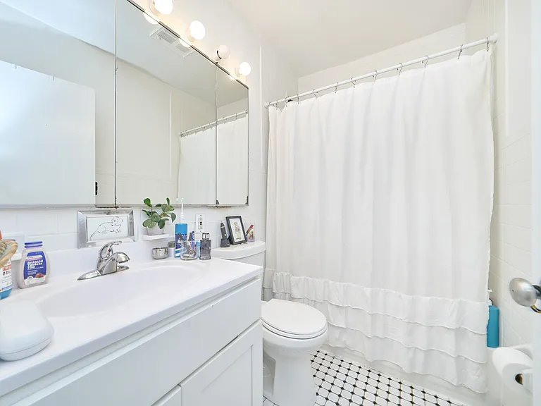 335 W 43rd St #2B — Photo 7